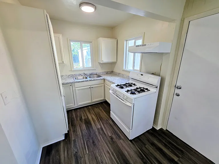 24632 E Court St — Photo 5