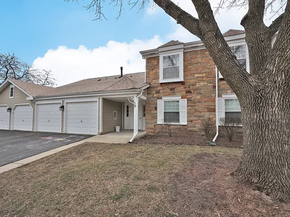 19 Waterbury Ln Unit O2, Schaumburg, IL 60193