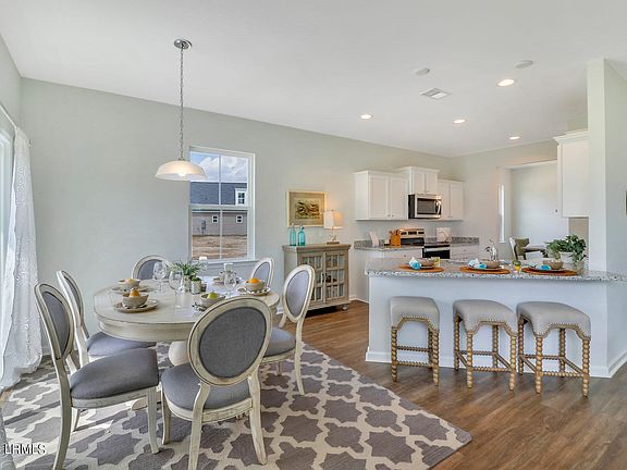 4th image of 20 Whispering Oaks Circle