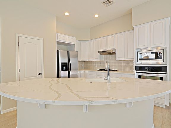 3rd image of 20646 N 74th St