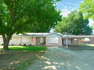 610 E Cross St, Muenster, TX 76252