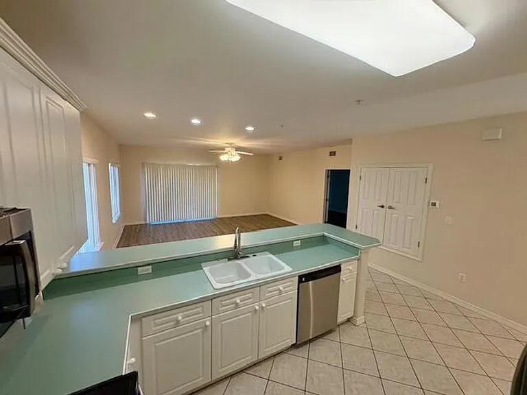 406 Westlake Ct — Photo 6