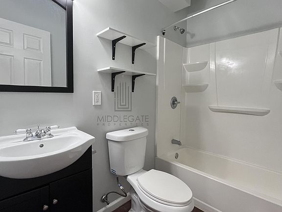 4th image of 144 N 7th St APT 4B