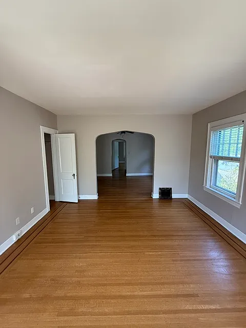 Building Photo - 2023 Grasmere Dr #4