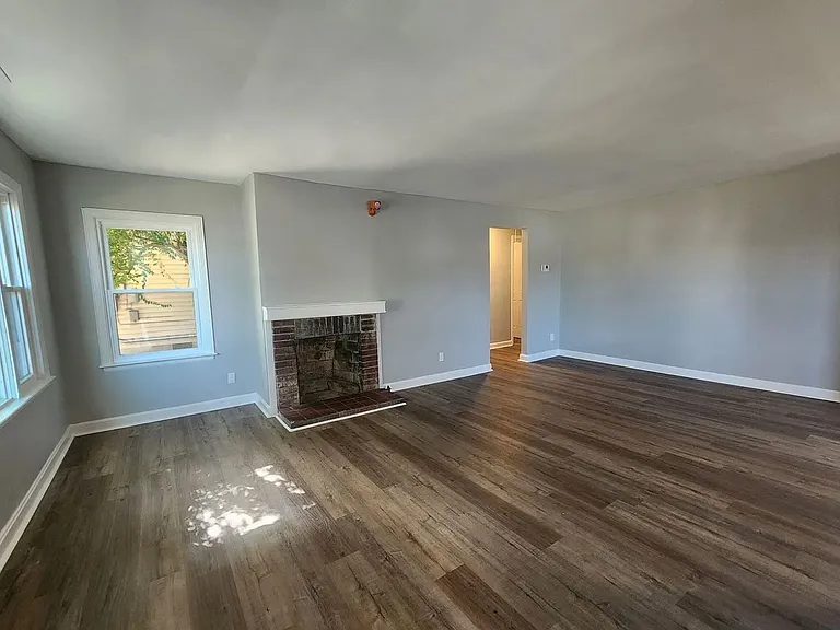 1244 Algonquin Pkwy — Photo 2