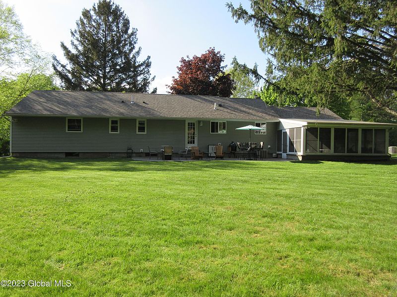 4th image of 1048 Merlin Dr
