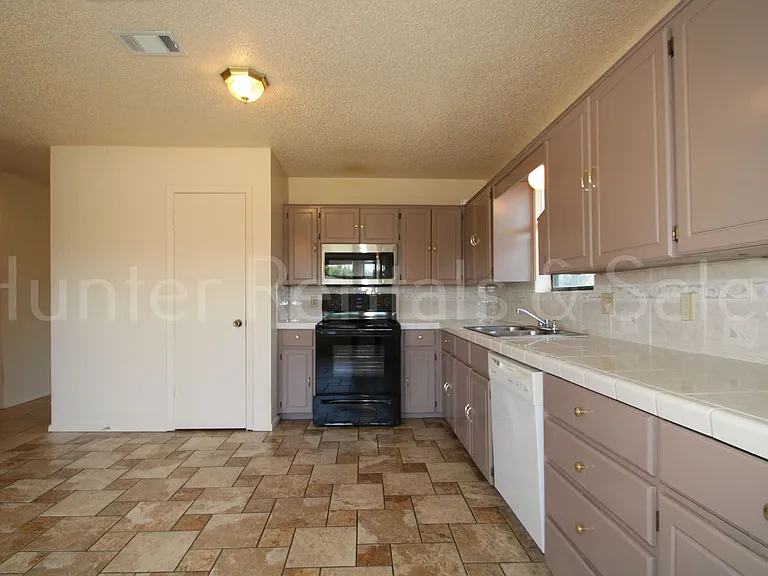 2804 Derby Dr — Photo 8
