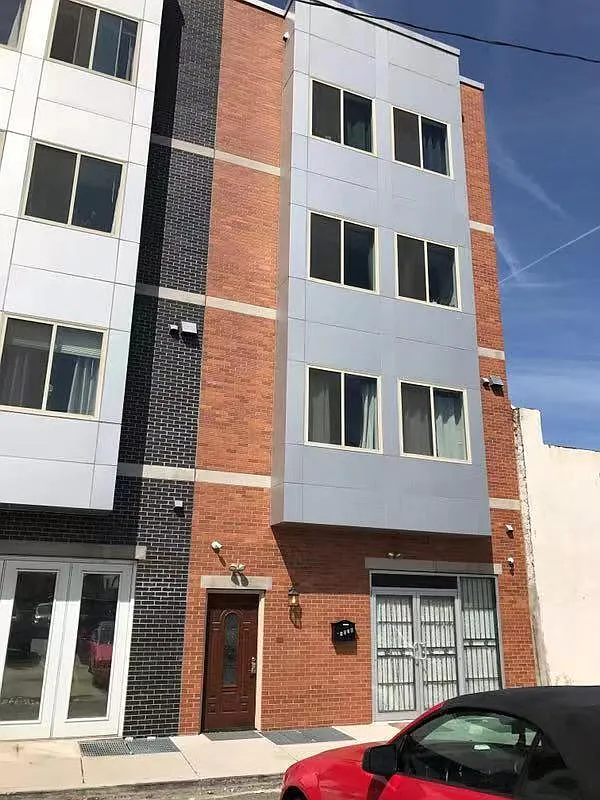 1028 Wood St — Photo 1