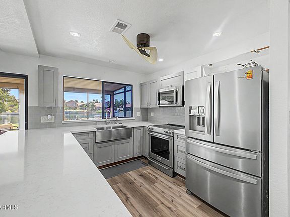 5th image of 125 S LAKEVIEW Boulevard