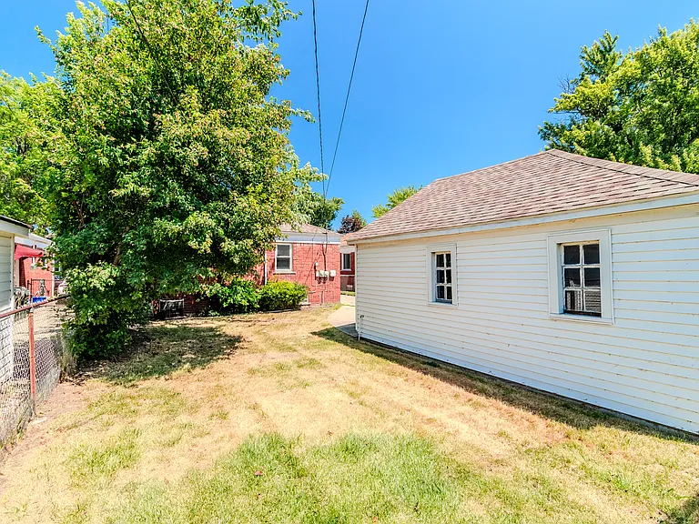 23000 Alger St — Photo 16