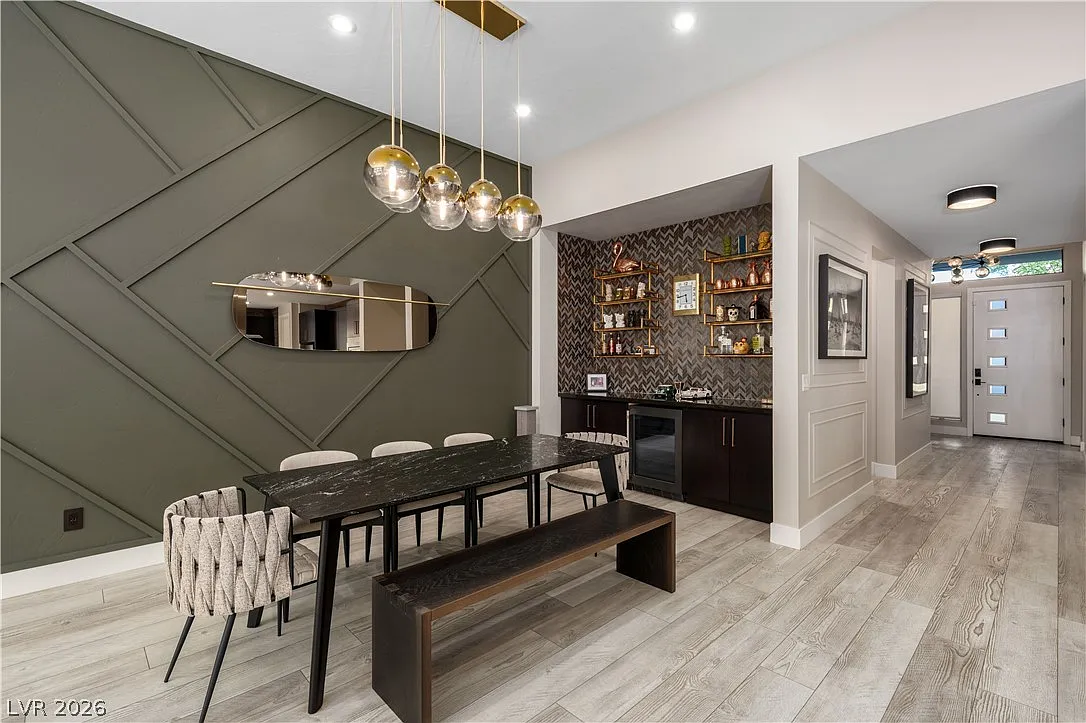 3 bed, 2.5 bath, 2464 sqft, $8,250 — Photo 4