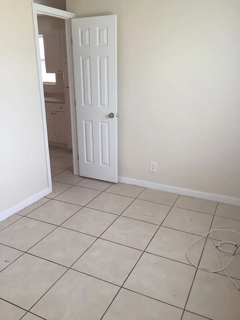 Palm Grove Apartments — Photo 4