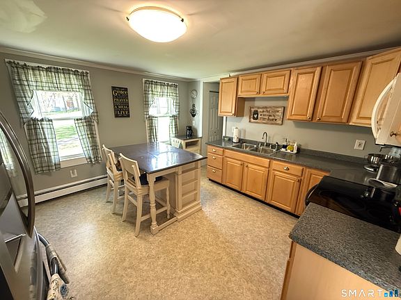 4th image of 651 Pomeroy Avenue