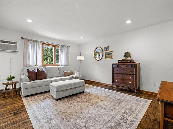 2nd image of 420 Racine STREET #107