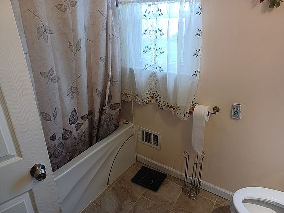 1st floor bath has a jacuzzi