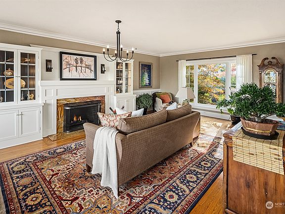 4th image of 705 N Yakima Avenue