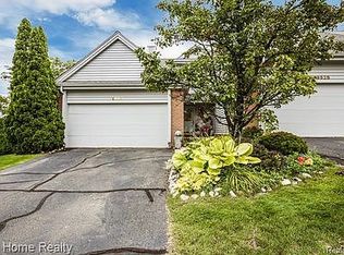 6534 Scenic Pines Ct, Clarkston, MI 48346