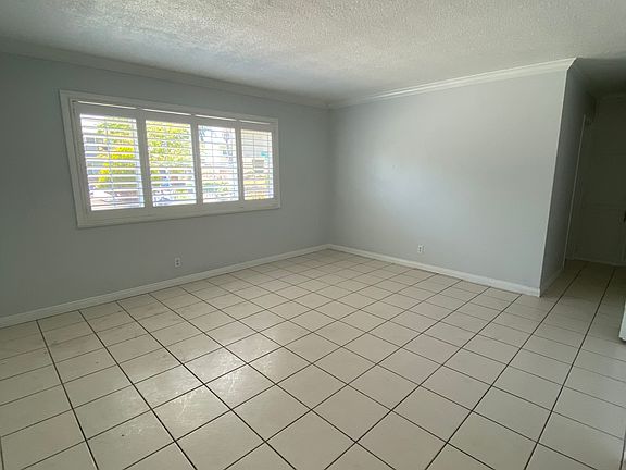 4th image of 1023 W Granada Ct