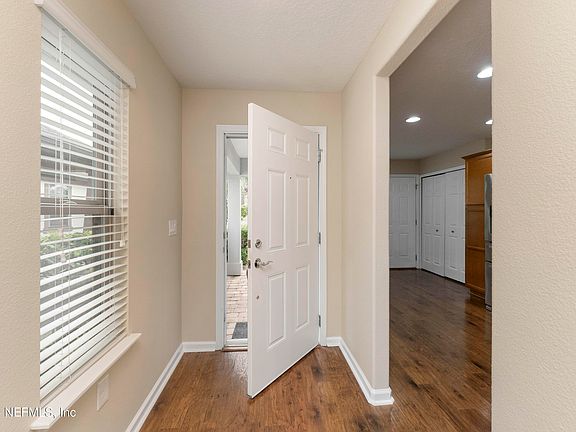 4th image of 32 FAIRHAVEN GLEN Trail