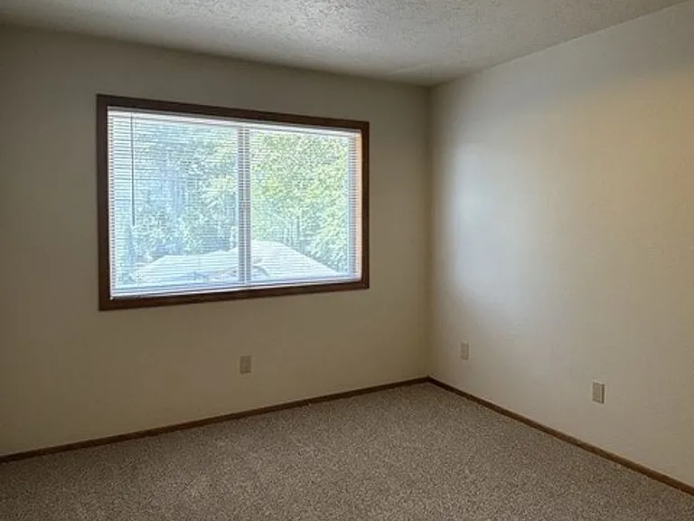 1370 Ferry St SE — Photo 7