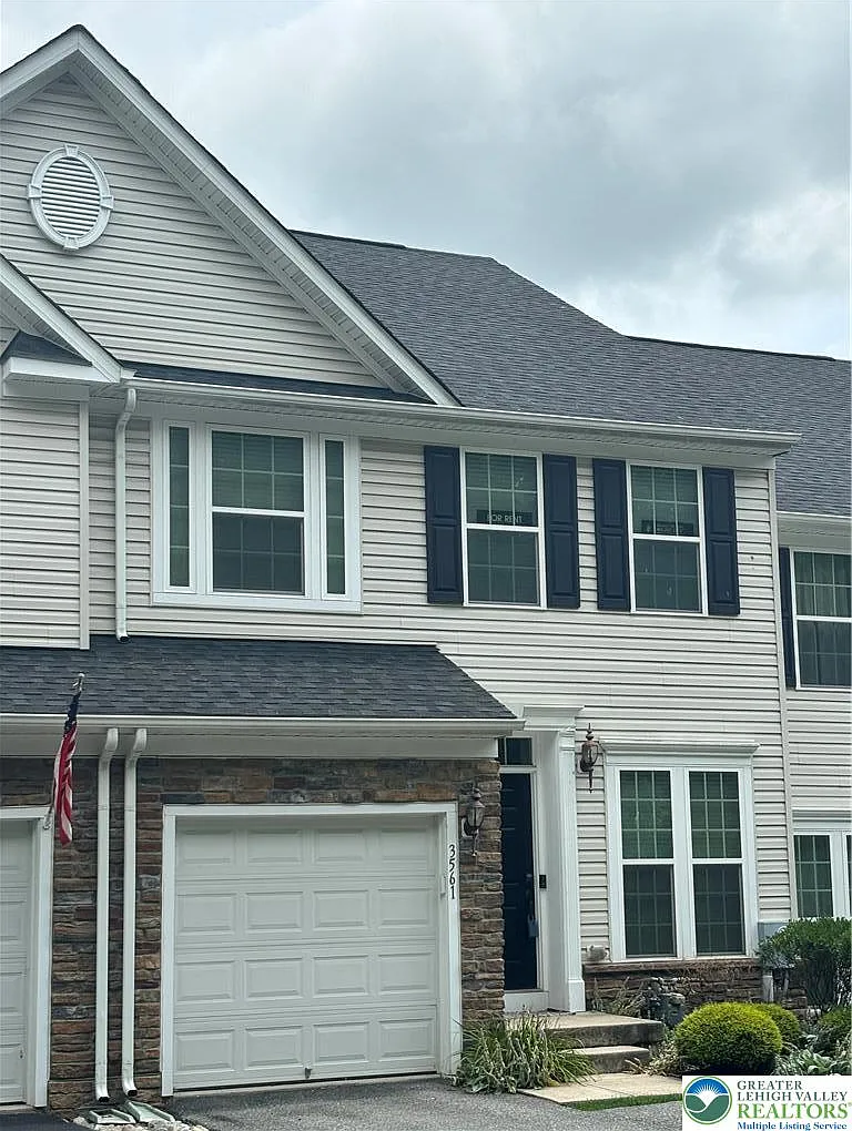 3 bed, 4.0 bath, 2578 sqft, $2,800 — Photo 1