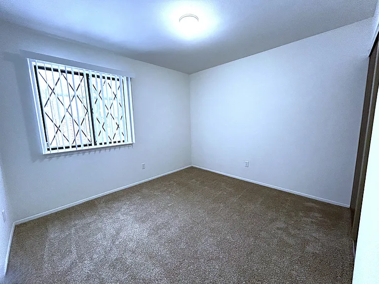 Charter Oaks Apartments — Photo 223