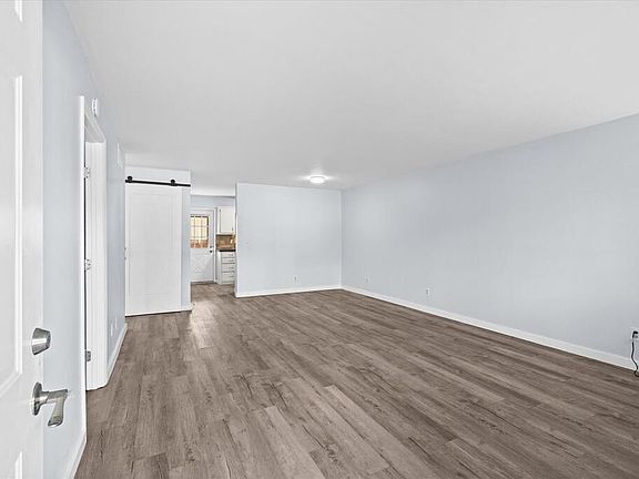 3rd image of 303 Crystal Pl