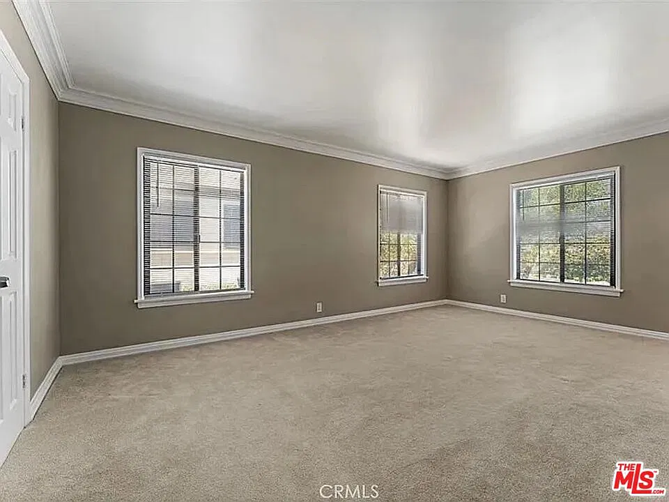 1245 S Beverly Glen Blvd — Photo 3