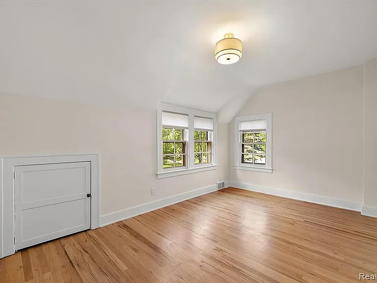 2136 Dorchester Rd — Photo 40