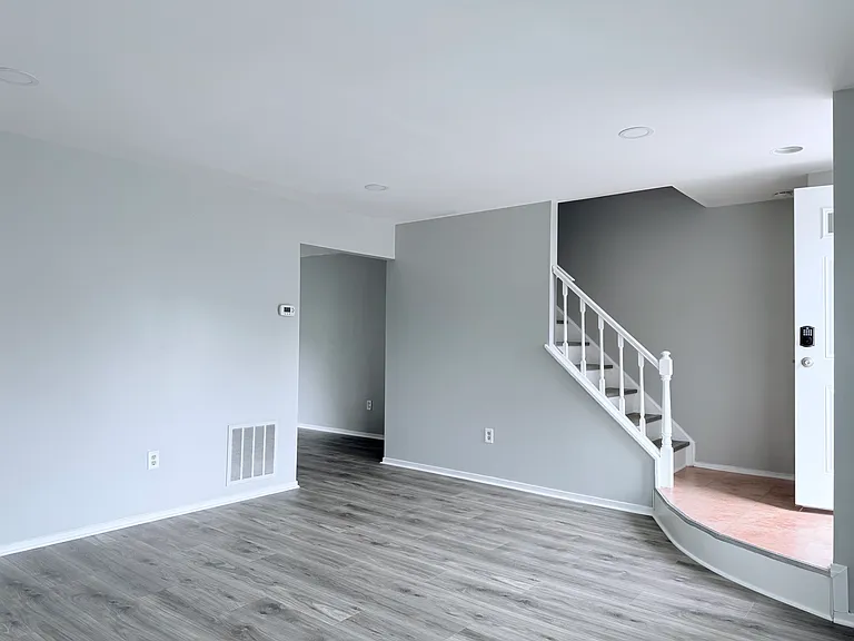 414 Carousel Ct — Photo 3