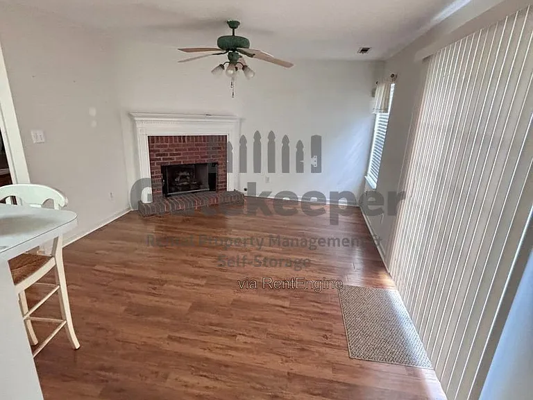 644 N Fairfield Dr — Photo 2