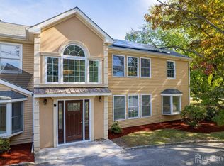 8 Stephenville Pkwy, Edison, NJ 08820