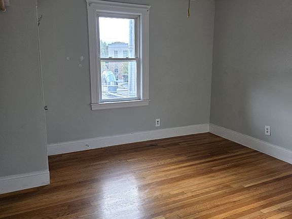 3rd image of 28 Slade St #28