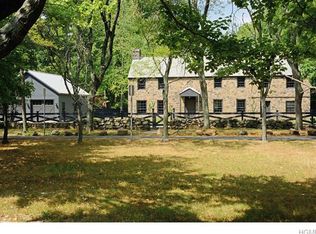 4 Woods Rd, Palisades, NY 10964