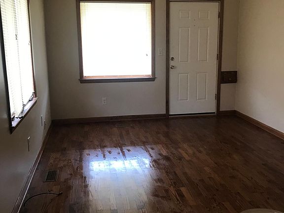 5th image of 225 W Eddington Ave