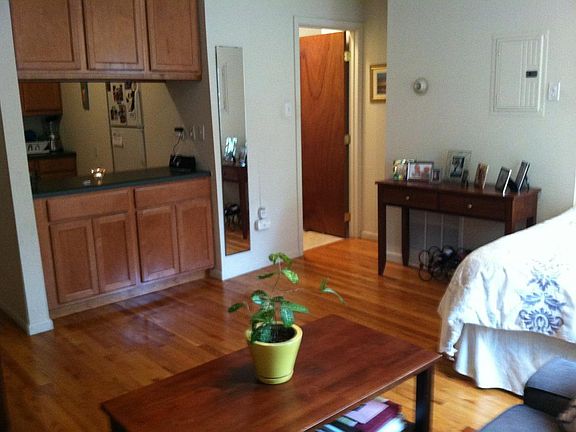 5th image of 1918 Bainbridge St Floor 2