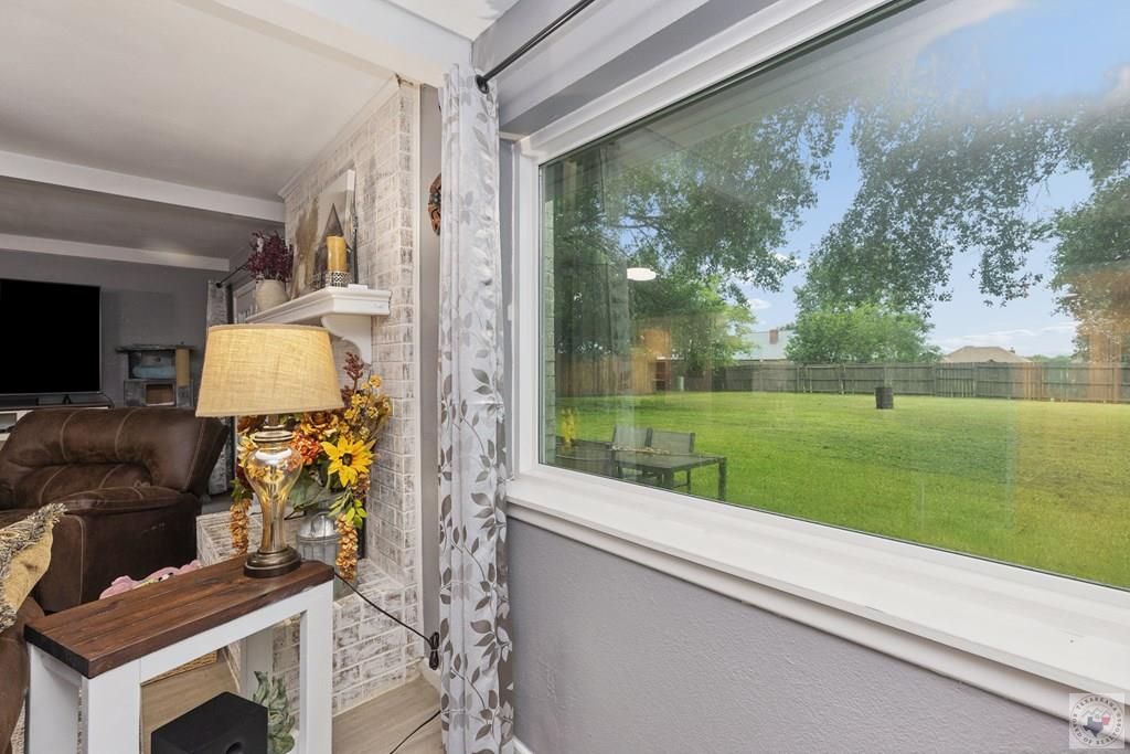 208 Meadow Dr, New Boston, TX - View 5