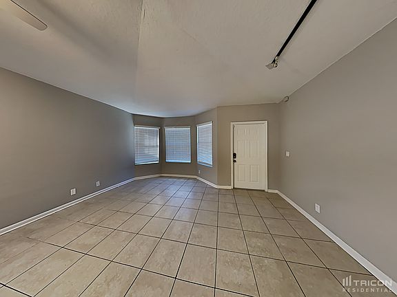 2nd image of 452 Circle Dr S