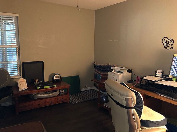 2nd image of 206 Bayview St