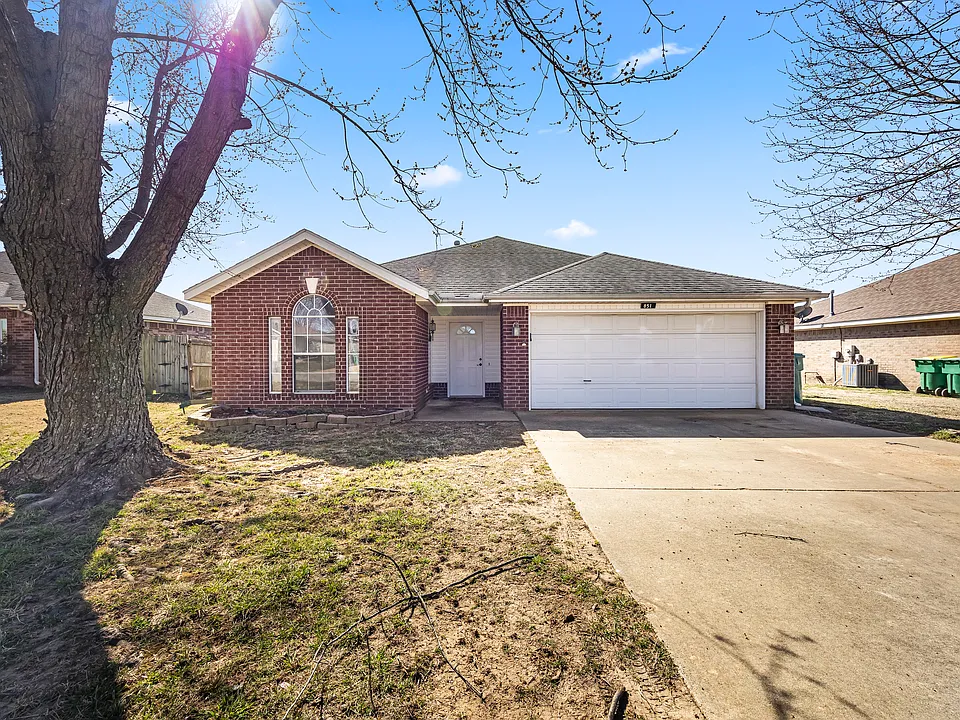 851 Honeysuckle Dr