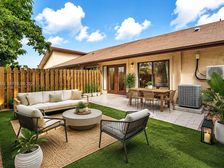11061 NW 38th Pl — Photo 31