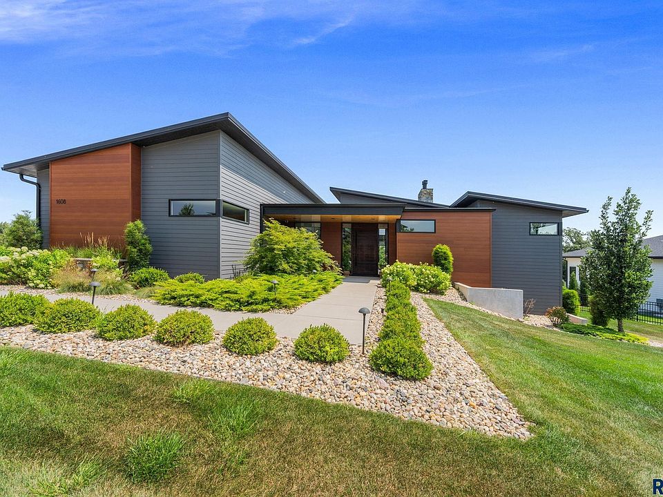 1st image of 1608 S Scarlet Oak Pl