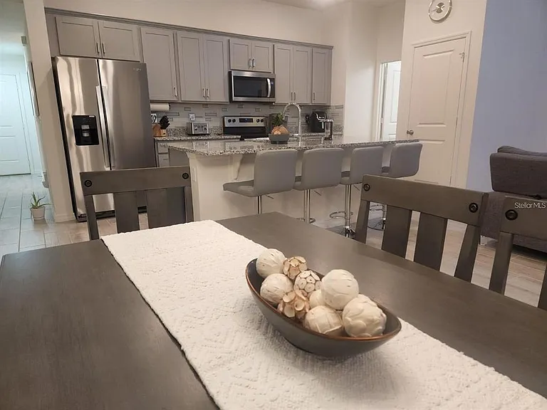 1055 Papaya Cir — Photo 9
