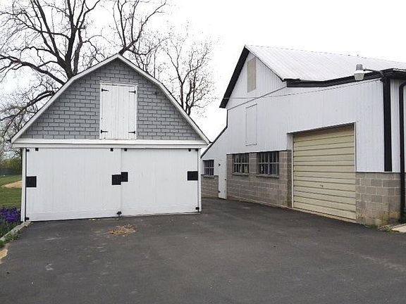 Detached Garage