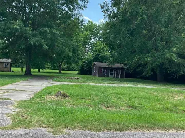 613 Mullins St, Marion, SC 29571