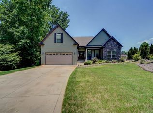 185 Cantrell Ridge Dr, Boiling Springs, SC 29316