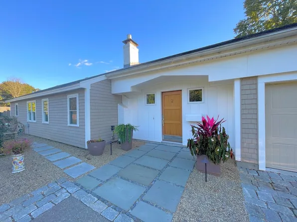 2 Melville Pl, Wayland, MA 01778