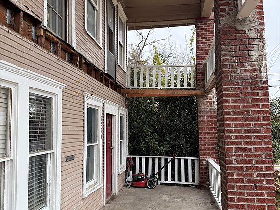 4th image of 3528 Colonial Ave