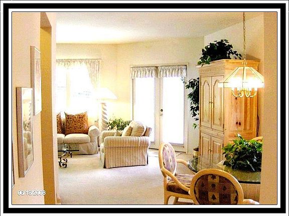 Living/Dining Area