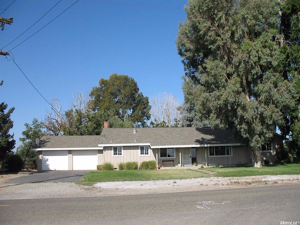 A peaceful country road and Sierra views, this home is ready for someone to enjoy both!  3 bedrooms, two baths over 1700 sq. ft. with numerous updates plus a 1.34 acre site.  A newer roof and windows were added recently.  All of these features await....